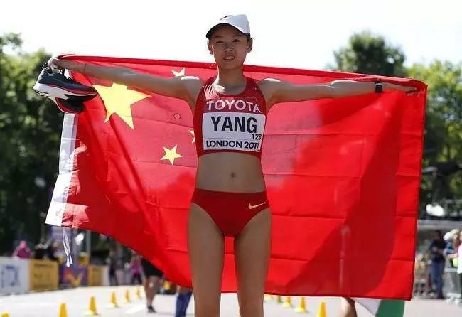 竞走冠军杨家玉逛街,老公直呼走慢点,当世界冠军遇上人间真实 竞走冠军杨家玉逛街,老公直呼走慢点,当世界冠军遇上人间真实